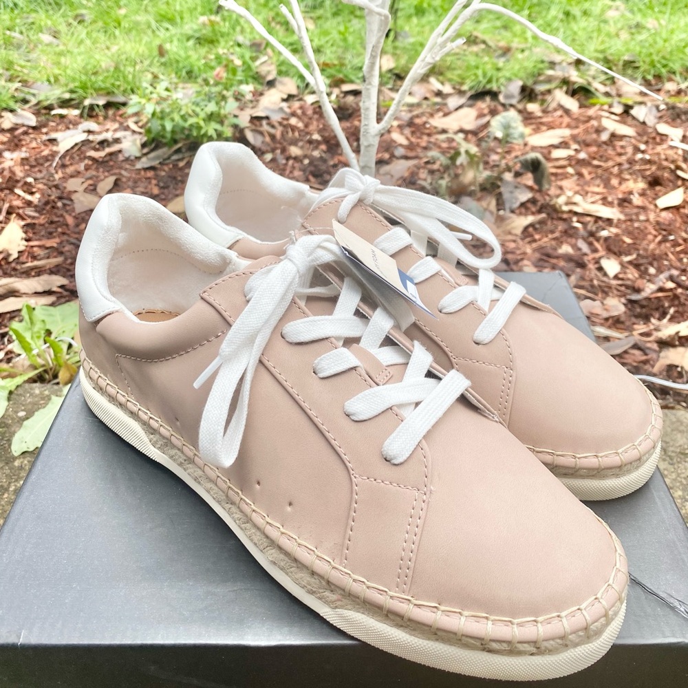 NWT Universal Thread Tie Front Low Top Espadrille Sneakers